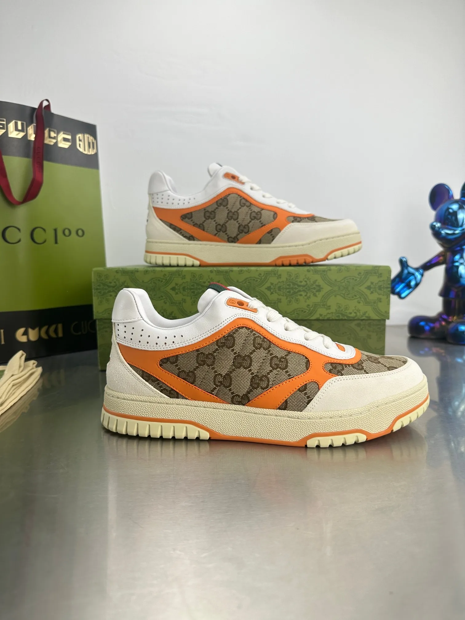 👟👟Ex-factory price 600👟👟 Gucci's latest hot-selling series of high and low-cut distressed couple's sneakers are shipped. The original version is purchased, developed and manufactured. This high-low top sneaker adopts a basketball-style silhouette design, cleverly integrated with hollow panels and distressed effects, showing its unique ingenuity. The ingenuity incorporates brand logo details such as interlocking Double G styling accessories and Gucci lettering, a low-key tribute to the brand's design heritage. Exquisite packaging at the delivery counter 🛍📦 ▪️ Fabric: Original customized imported first-layer cowhide ▪️ Inner lining: Imported first-layer cowhide ▪️ Sole: Original molded TPU sole ▪️ Sole thickness: 3cm ▪️ Size: 35-46 (Male 38 46 customized)